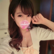 水汪汪的眼睛十足的迷人 很會撒嬌的小女人哦