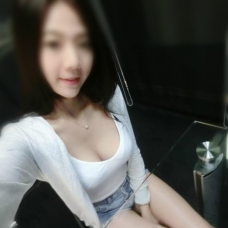 臉蛋有點嬰兒肥