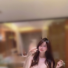 大眼萌女 可愛活潑 很健談  服務不會制式化