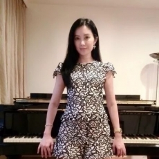 氣質美魔女  鋼琴老師 3500